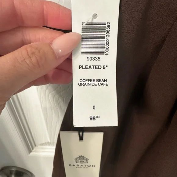 Aritzia Babaton High Waist Brown Shorts Relaxed Fit *NWT* - Picture 2 of 5